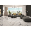 mramorová dlažba s tmavými žilami Marbella 60x120 v leštenom povrchu umiestnená v obývačke