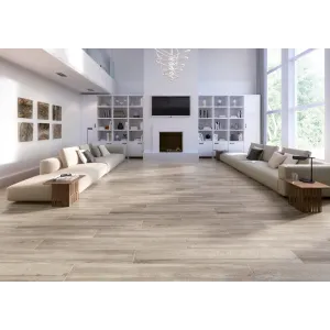 Svetlá matná gresová dlažba Cleveland Haya 23,3x120 v dekore jemného dreva umiestnená v obývačke