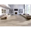 Svetlá matná gresová dlažba Cleveland Haya 23,3x120 v dekore jemného dreva umiestnená v obývačke