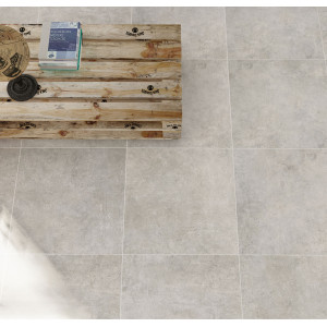 Svetlá matná 2 cm gresová dlažba Tuscania Grey Soul Light 90×90 s betónovým efektom