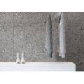 sivá terazzo gresová dlažba Ceppo di Gré Grey 61x122,2 na stene