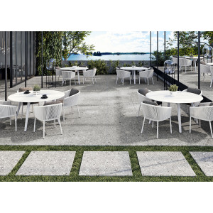 prírodná veľkoformátová terrazzo gresová dlažba Ceppo di Gré Natural 90x90 v exteriéri