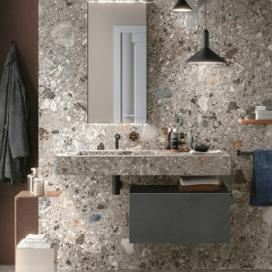 tmavšia terrazzo gresová dlažba NORR FARGE 60x60 s výrazným minerálnym dekorom a matným povrchom od značky MIRAGE