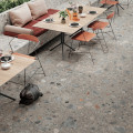 tmavšia terrazzo gresová dlažba NORR FARGE 60x60 s výrazným minerálnym dekorom a matným povrchom od značky MIRAGE