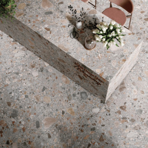protišmyková terrazzo gresová dlažba NORR GRUS 60x60 R11 od MIRAGE na podlahe