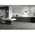 Gresová dlažba JEWELS JW 12 60×60 od MIRAGE s jemným sivým žilkovaním v kuchyni