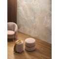 Perleťová dlažba ONYCE COCONUT ON 01 120×120 od MIRAGE s ónyxovým efektom na stene