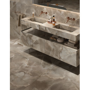Talianska dlažba MIRAGE ONYCE ARGAN 60x120 s ónyxovým efektom v kúpeľni