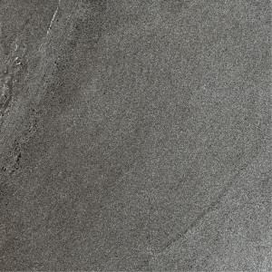 Tmavosivá dlažba s R11 povrchom – Tuscania Limestone Coal, vhodná na terasy.