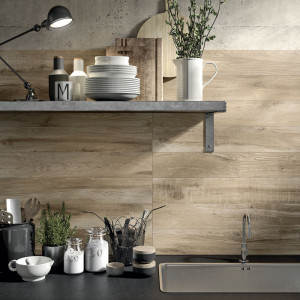 Moderná dlažba s efektom dreva – Tuscania North Wind Oak 20×120 cm, dostupná na Inceram.sk.