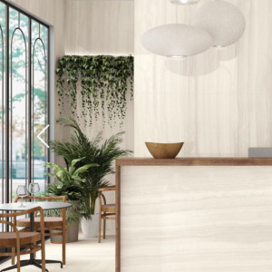 Dlažba Belladonna Beige Polished – béžový lesklý efekt pre elegantné priestory.