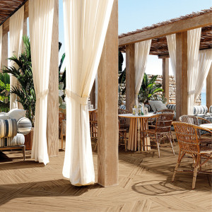 Natura Intreccio Betulla 61x61 – svetlá gresová dlažba v dekore brezového dreva.