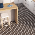 Star Black 45×45 – čierno-biela retro dlažba s hviezdicovým vzorom.