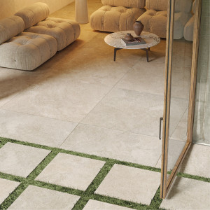 Eterea Avorio 90x90 je 20MM – vonkajšia gresová dlažba s imitáciou kameňa v béžovom odtieni.