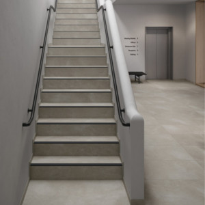 HUDSON Ash Grey 30×60 je matná sivá dlažba s jemnou minerálnou kresbou.