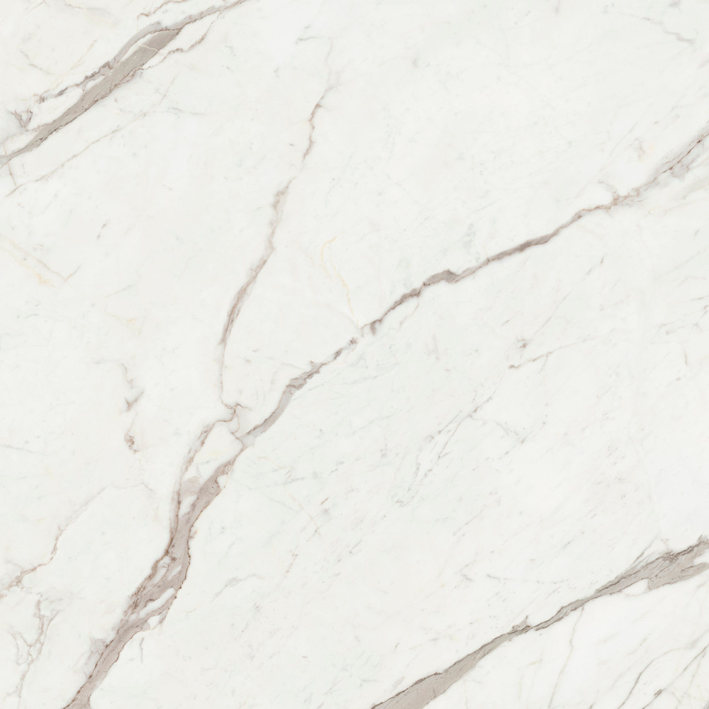 Lesklá dlažba Statuario 120x120 od Villeroy & Boch s ikonickým žilkovaním.