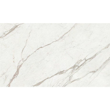 Lesklá dlažba Statuario 120x280 od Villeroy & Boch s ikonickým žilkovaním.