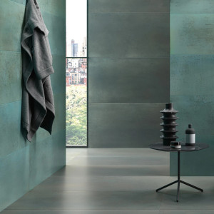 Sivá industriálna dlažba Villeroy & Boch METALCRAFT STEEL s oceľovým efektom.