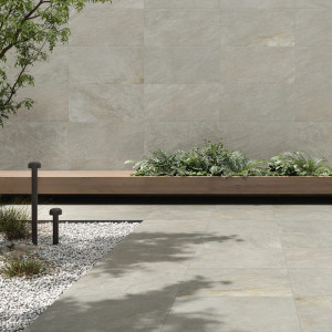 MONTAGNE SILVER WARM 80x80 – matná kamenná dlažba od Villeroy & Boch.