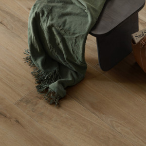 Dubová dlažba Villeroy & Boch OAK FLAIR MOCCA v teplom mocca odtieni.