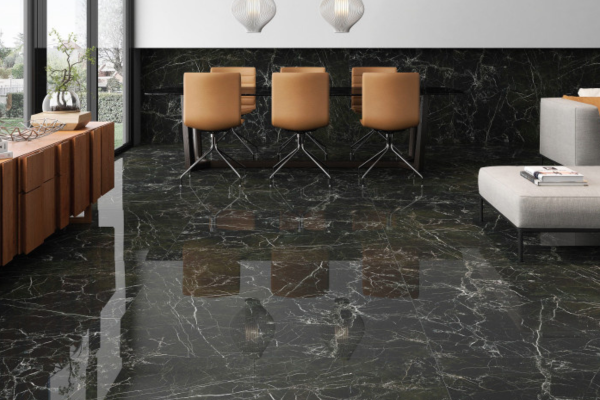 čierny mramorový obklad