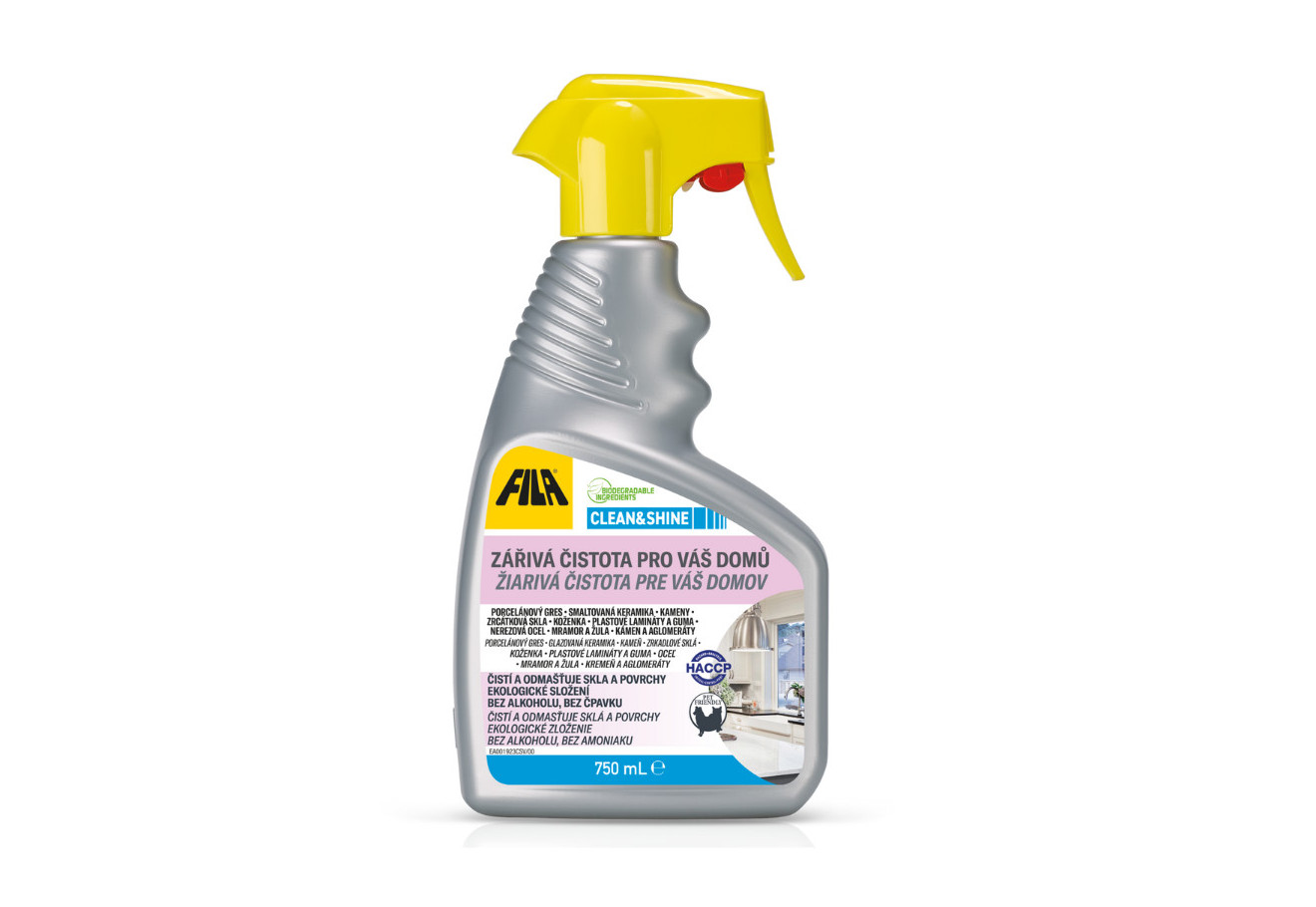 Univerzálny produkt FILA CLEAN&SHINE, ktorý si ukážkovo poradí s nečistotami v interiéri aj v exteriéri 